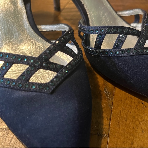 Beautiful blue low heels - Picture 2 of 4